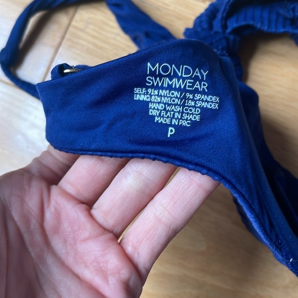 Monday Swimwear Formentera Navy Rib Top Size P - Picture 3 of 3